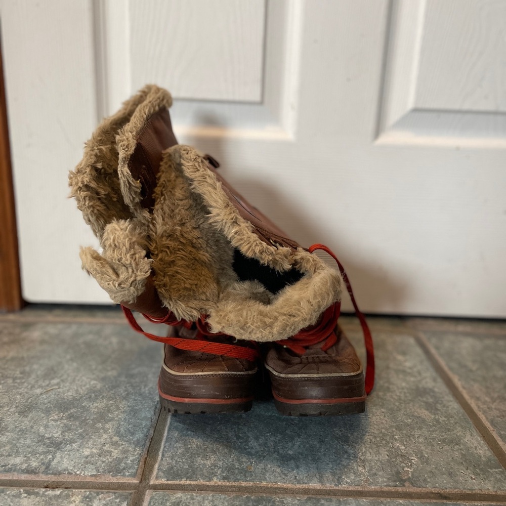 Sorel Brown Winter Boots with Orange Laces
